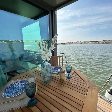 Casa Barco Miamar Hotel na wodzie *