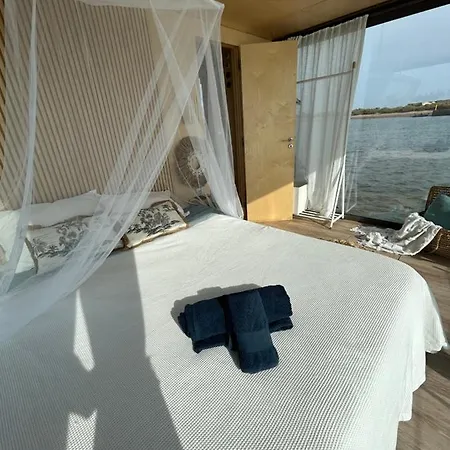 Hotel na wodzie Casa Barco Miamar