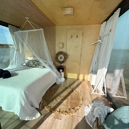 Casa Barco Miamar Hotel na wodzie
