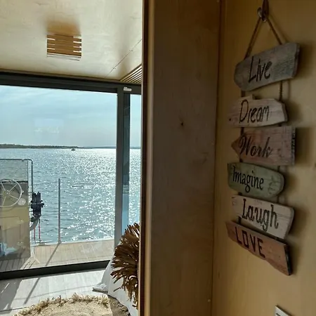 Casa Barco Miamar Hotel na wodzie